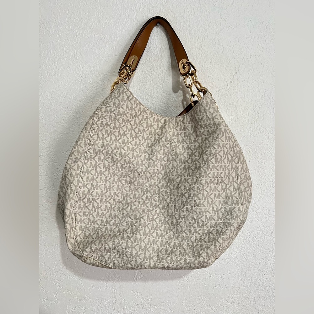 Authentic MICHAEL Michael Kors Large Vanilla Fulton Shoulder Purse. Like new.